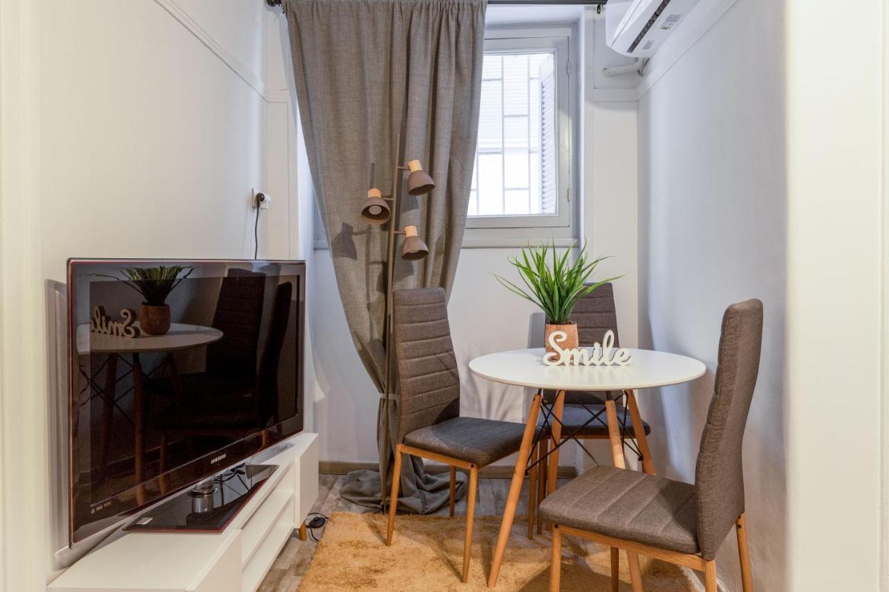 Central Apartment In The Heart Of Historic Center Афіни Екстер'єр фото